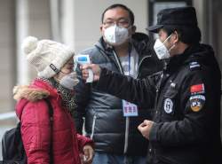 زن چینی ماموران بررسی ابتلا به ویروس کرونا را گول زد