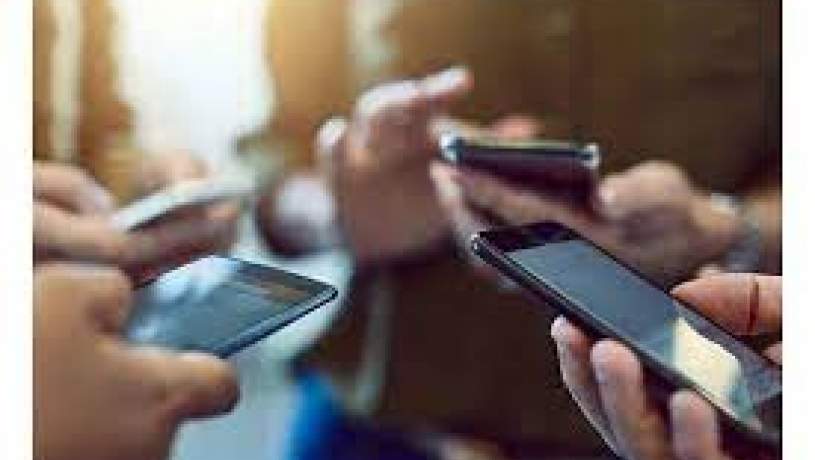 نماینده مجلس: وزیر ارتباطات تولید موبایل تقلبی بررسی کند