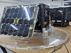 نمونه ارتقا یافته ماهواره کوثر رونمایی شد نمونه ارتقا یافته ماهواره کوثر رونمایی شد